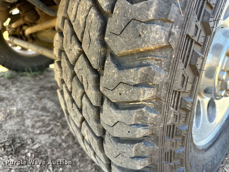 image for item DH8581 2005 Ford F350 Super Duty  Crew Cab pickup truck