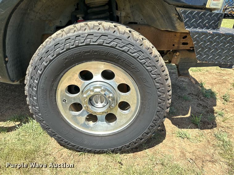 image for item DH8581 2005 Ford F350 Super Duty  Crew Cab pickup truck