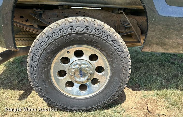 image for item DH8581 2005 Ford F350 Super Duty  Crew Cab pickup truck