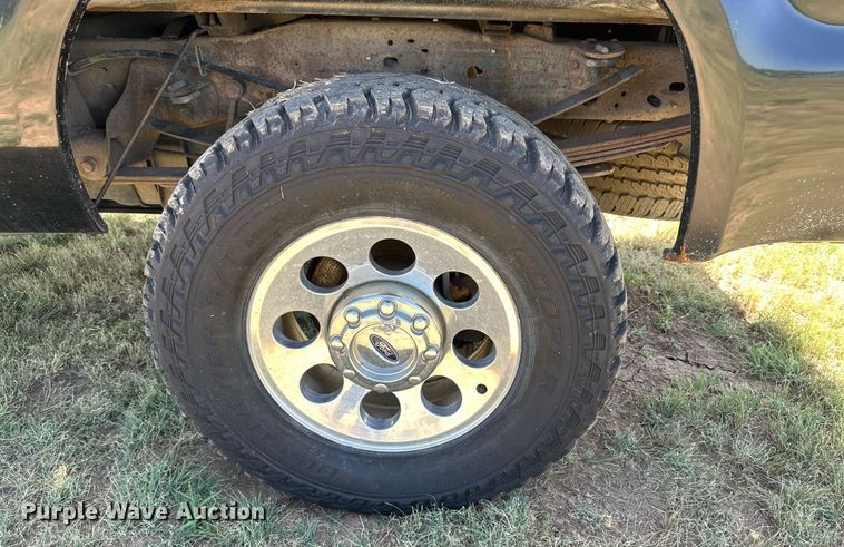 image for item DH8581 2005 Ford F350 Super Duty  Crew Cab pickup truck