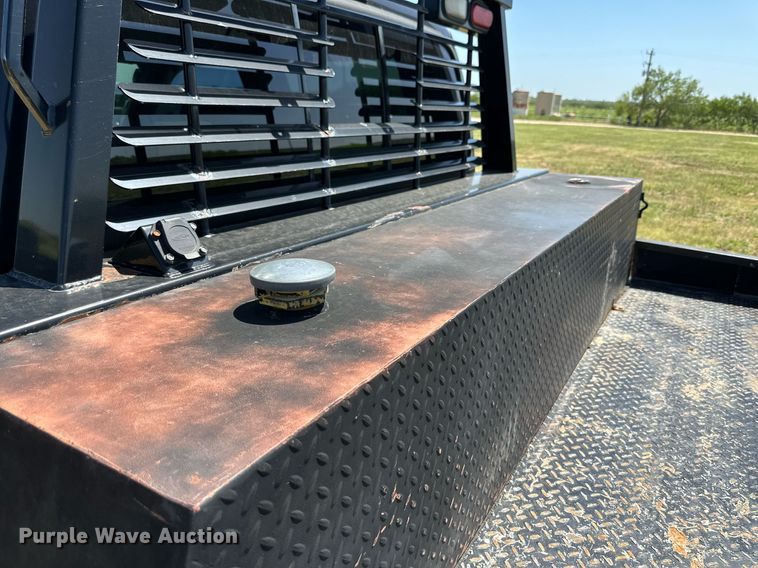 image for item DH8582 2005 Ford F550  Crew Cab flatbed truck