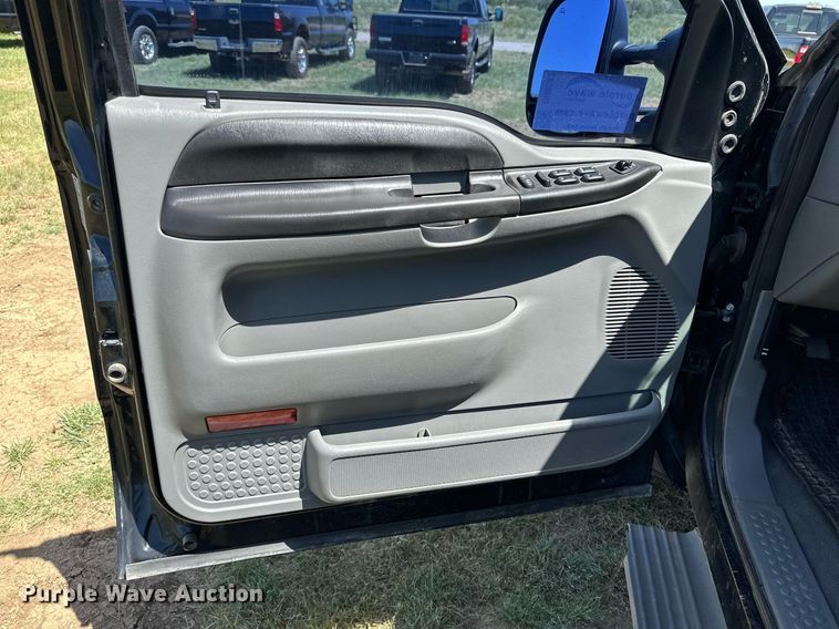 image for item DH8582 2005 Ford F550  Crew Cab flatbed truck