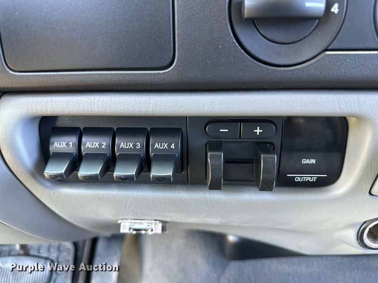 image for item DH8582 2005 Ford F550  Crew Cab flatbed truck