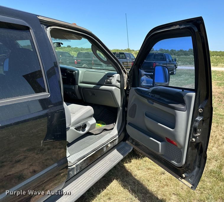 image for item DH8582 2005 Ford F550  Crew Cab flatbed truck