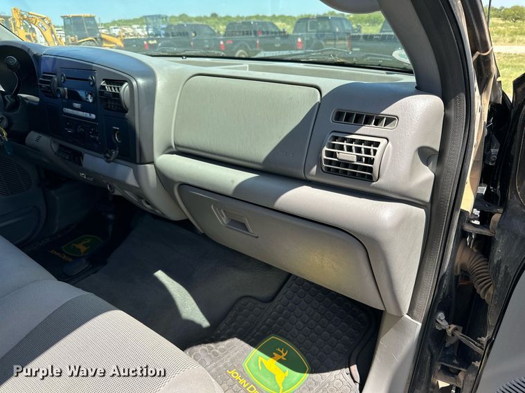 image for item DH8582 2005 Ford F550  Crew Cab flatbed truck