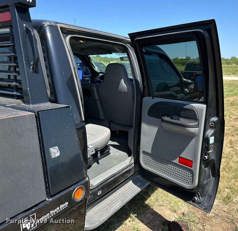 image for item DH8582 2005 Ford F550  Crew Cab flatbed truck