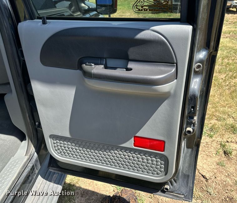 image for item DH8582 2005 Ford F550  Crew Cab flatbed truck