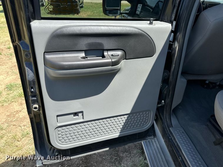 image for item DH8582 2005 Ford F550  Crew Cab flatbed truck