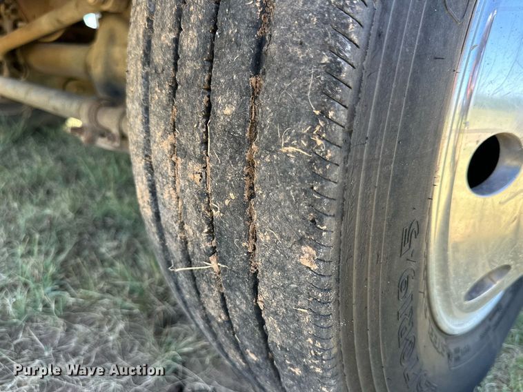 image for item DH8582 2005 Ford F550  Crew Cab flatbed truck