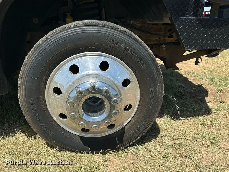 image for item DH8582 2005 Ford F550  Crew Cab flatbed truck