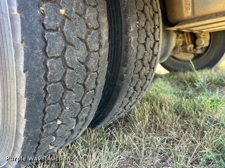 image for item DH8582 2005 Ford F550  Crew Cab flatbed truck