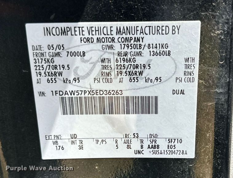 image for item DH8582 2005 Ford F550  Crew Cab flatbed truck