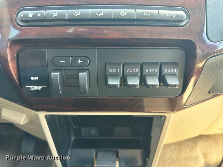 image for item DH8583 2008 Ford F350 Super Duty  Crew Cab pickup truck