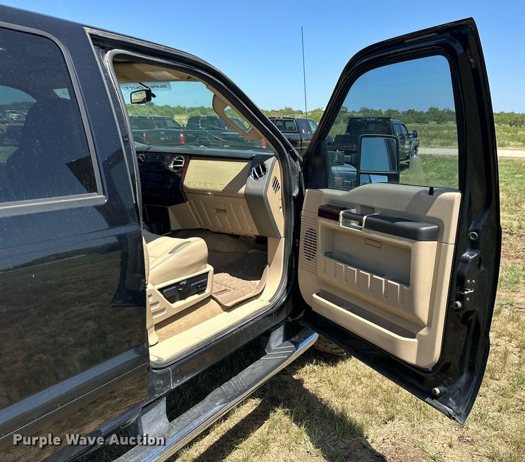 image for item DH8583 2008 Ford F350 Super Duty  Crew Cab pickup truck