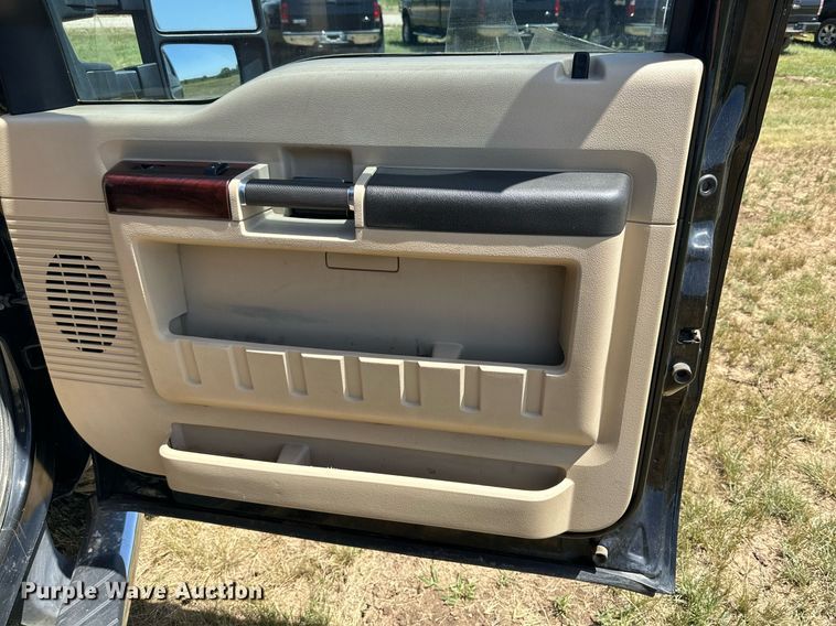 image for item DH8583 2008 Ford F350 Super Duty  Crew Cab pickup truck