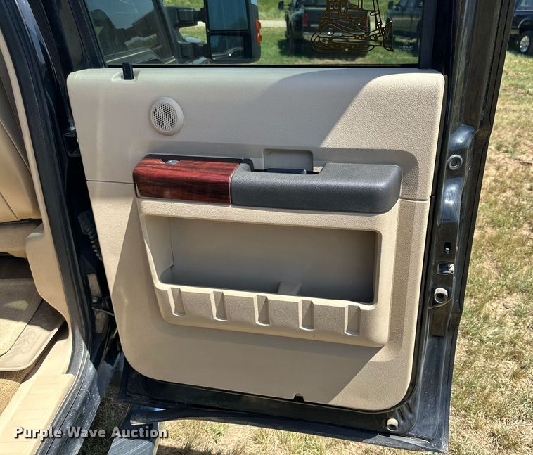 image for item DH8583 2008 Ford F350 Super Duty  Crew Cab pickup truck