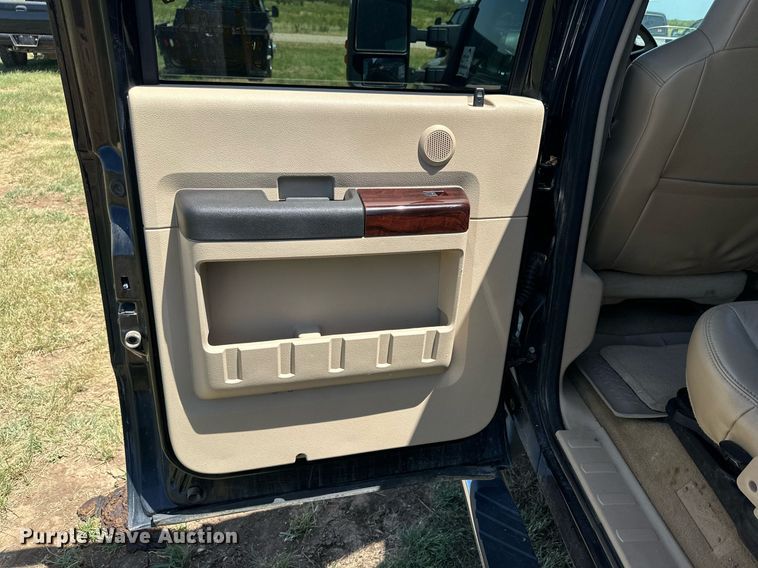 image for item DH8583 2008 Ford F350 Super Duty  Crew Cab pickup truck