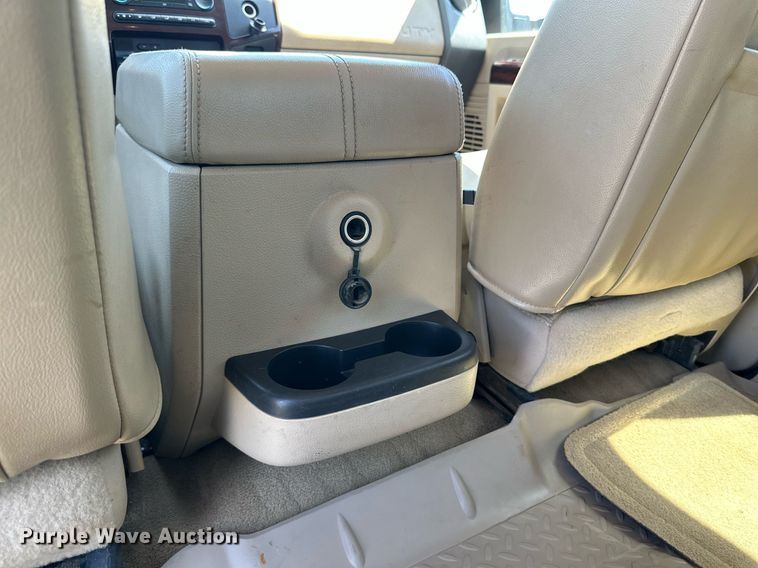 image for item DH8583 2008 Ford F350 Super Duty  Crew Cab pickup truck