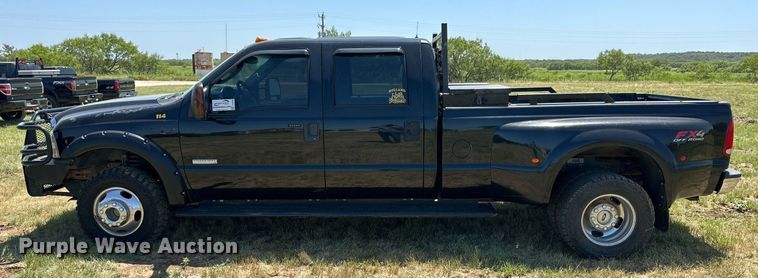 image for item DH8584 2005 Ford F350 Super Duty  Crew Cab pickup truck