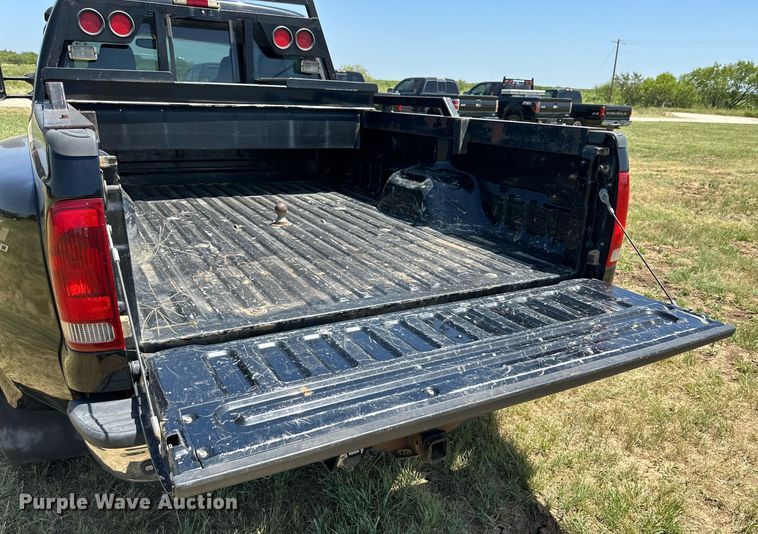 image for item DH8584 2005 Ford F350 Super Duty  Crew Cab pickup truck