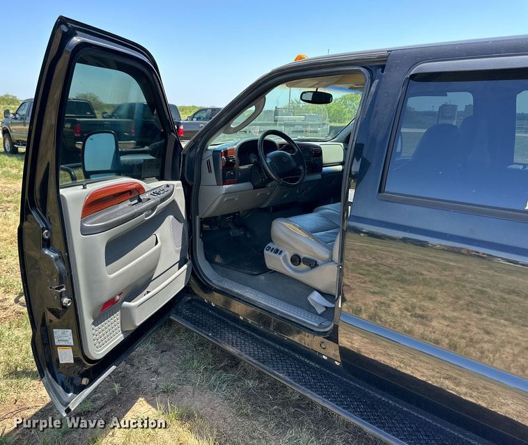 image for item DH8584 2005 Ford F350 Super Duty  Crew Cab pickup truck