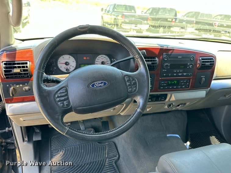 image for item DH8584 2005 Ford F350 Super Duty  Crew Cab pickup truck