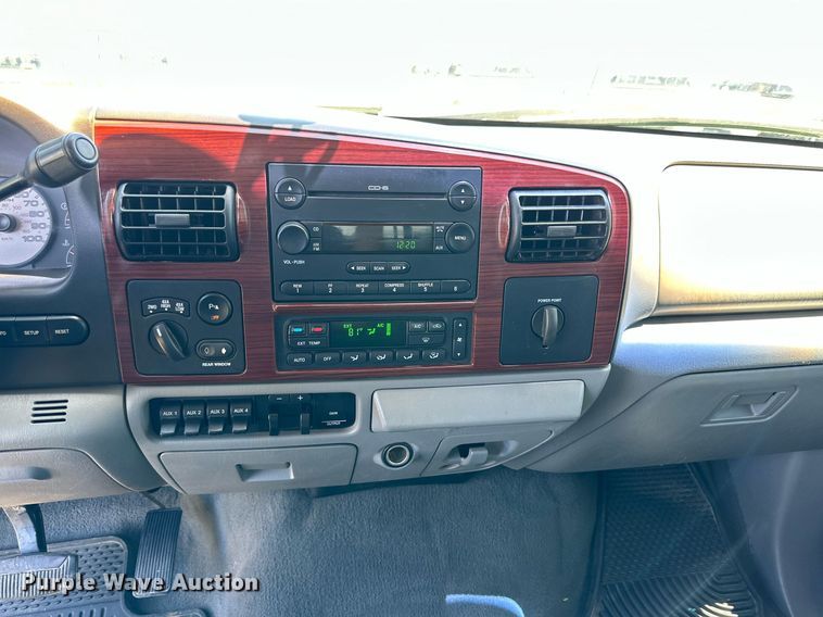 image for item DH8584 2005 Ford F350 Super Duty  Crew Cab pickup truck