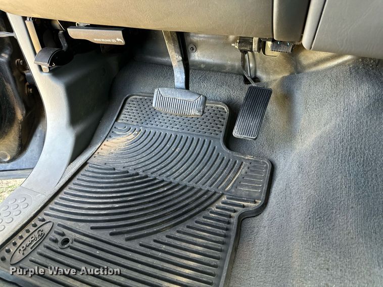 image for item DH8584 2005 Ford F350 Super Duty  Crew Cab pickup truck