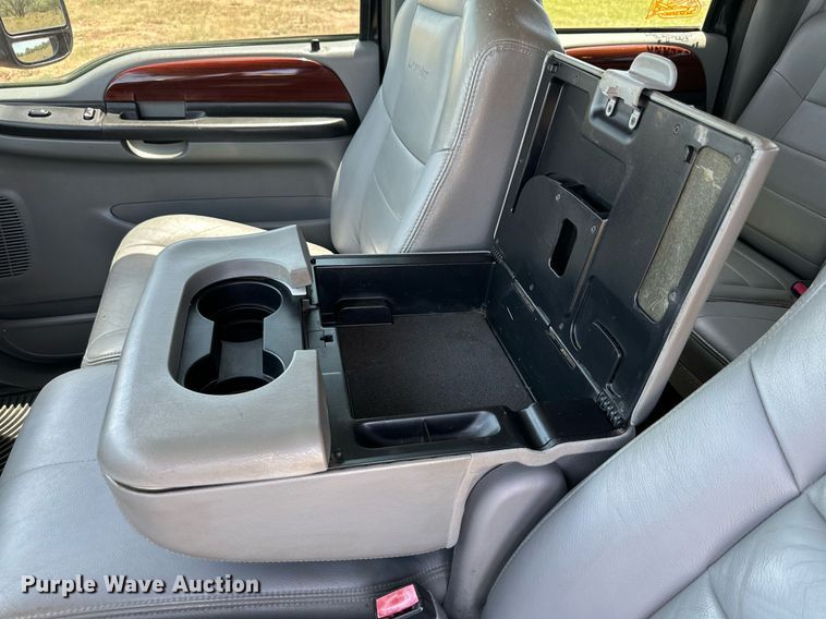 image for item DH8584 2005 Ford F350 Super Duty  Crew Cab pickup truck