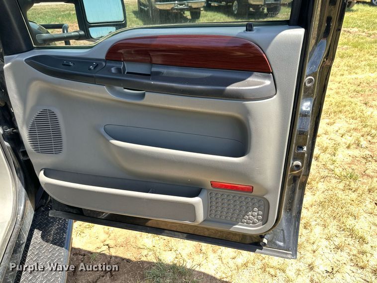 image for item DH8584 2005 Ford F350 Super Duty  Crew Cab pickup truck