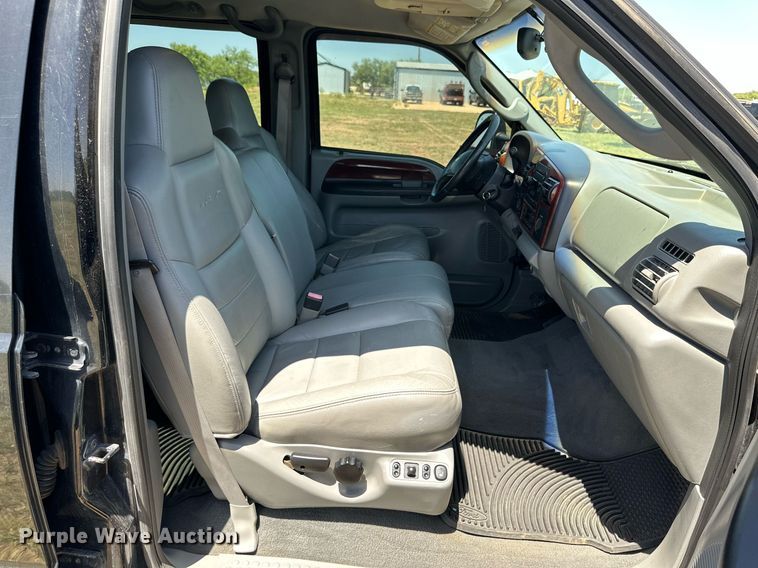 image for item DH8584 2005 Ford F350 Super Duty  Crew Cab pickup truck