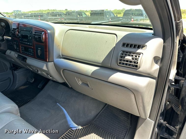 image for item DH8584 2005 Ford F350 Super Duty  Crew Cab pickup truck