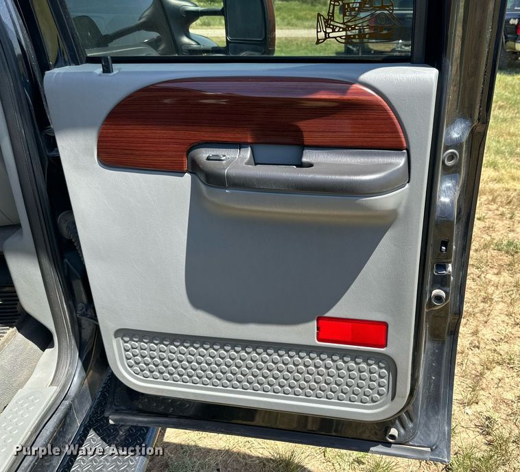 image for item DH8584 2005 Ford F350 Super Duty  Crew Cab pickup truck