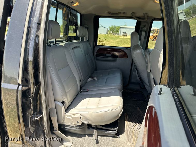 image for item DH8584 2005 Ford F350 Super Duty  Crew Cab pickup truck