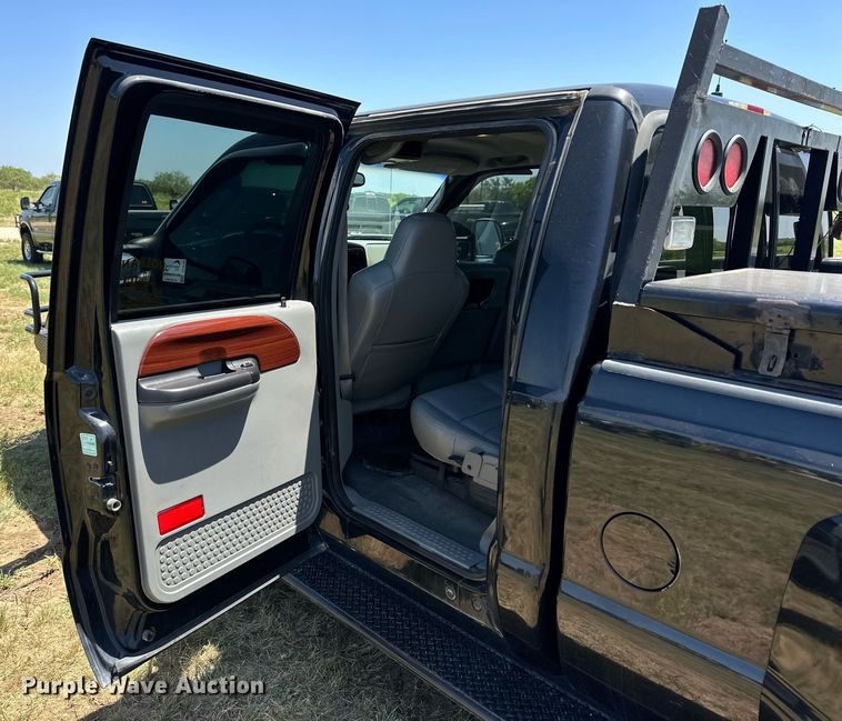image for item DH8584 2005 Ford F350 Super Duty  Crew Cab pickup truck