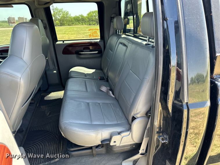 image for item DH8584 2005 Ford F350 Super Duty  Crew Cab pickup truck