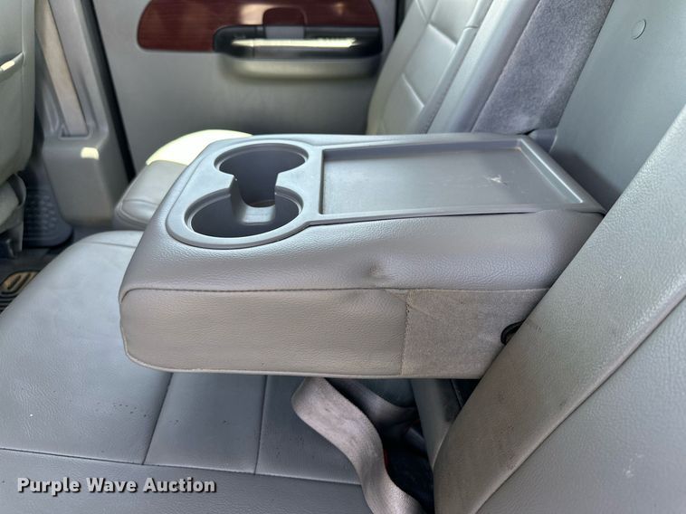 image for item DH8584 2005 Ford F350 Super Duty  Crew Cab pickup truck