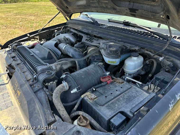 image for item DH8584 2005 Ford F350 Super Duty  Crew Cab pickup truck