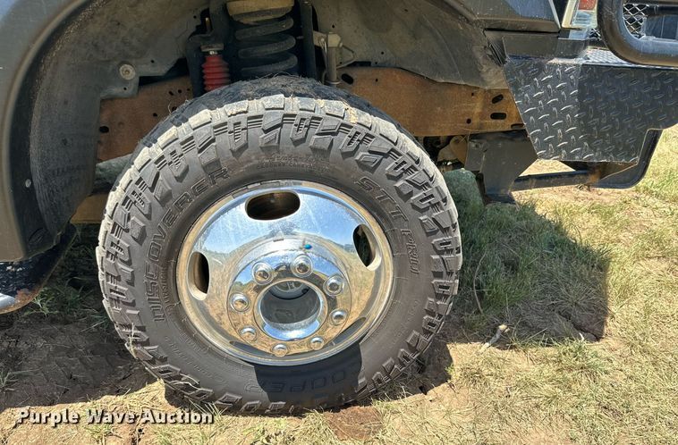 image for item DH8584 2005 Ford F350 Super Duty  Crew Cab pickup truck