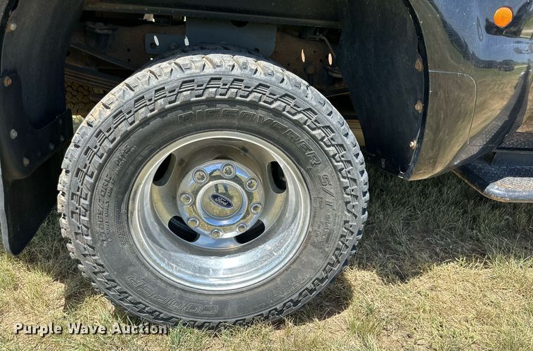 image for item DH8584 2005 Ford F350 Super Duty  Crew Cab pickup truck