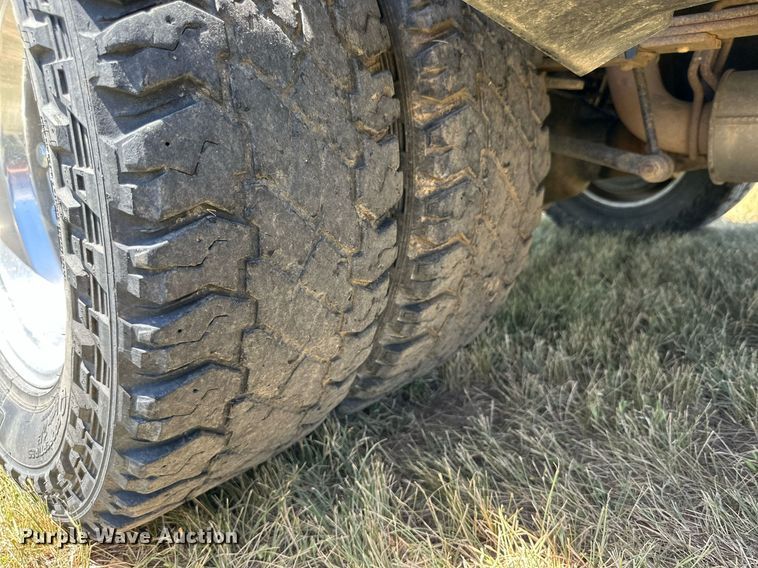 image for item DH8584 2005 Ford F350 Super Duty  Crew Cab pickup truck