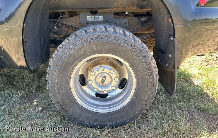 image for item DH8584 2005 Ford F350 Super Duty  Crew Cab pickup truck