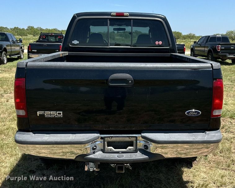 image for item DH8585 2003 Ford F250 Super Duty  Crew Cab pickup truck
