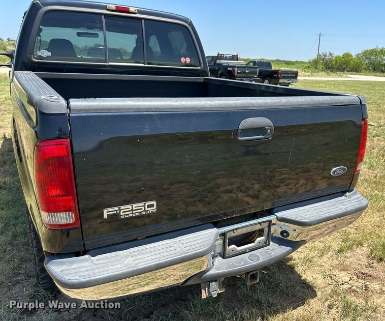 image for item DH8585 2003 Ford F250 Super Duty  Crew Cab pickup truck