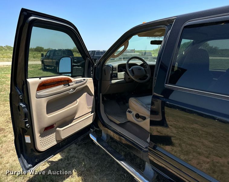 image for item DH8585 2003 Ford F250 Super Duty  Crew Cab pickup truck