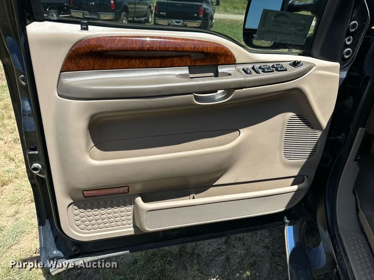 image for item DH8585 2003 Ford F250 Super Duty  Crew Cab pickup truck