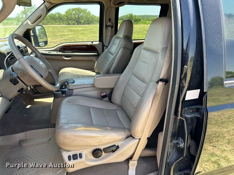 image for item DH8585 2003 Ford F250 Super Duty  Crew Cab pickup truck