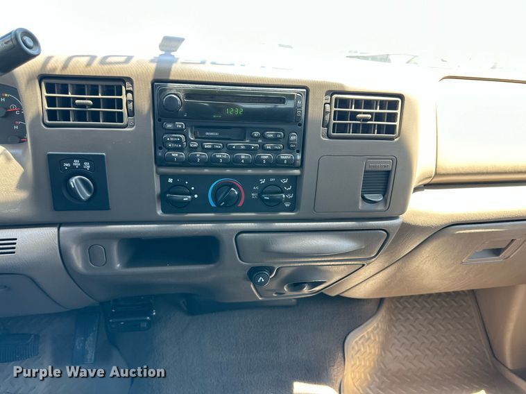 image for item DH8585 2003 Ford F250 Super Duty  Crew Cab pickup truck