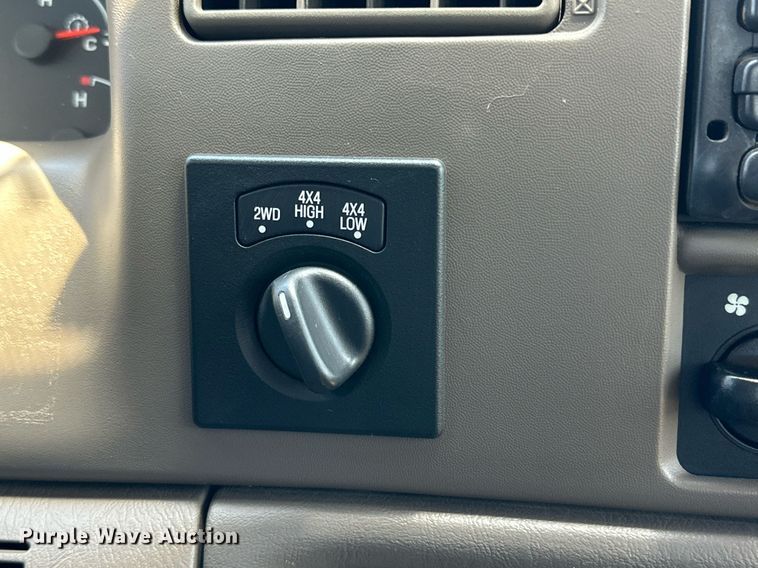 image for item DH8585 2003 Ford F250 Super Duty  Crew Cab pickup truck