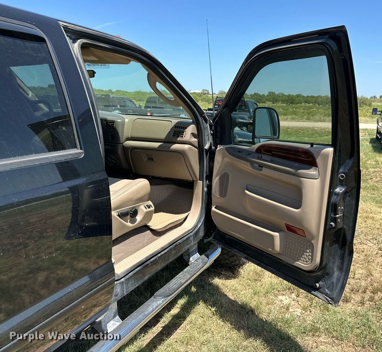 image for item DH8585 2003 Ford F250 Super Duty  Crew Cab pickup truck